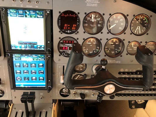 Larson Aircraft Sales: 1982 Pressurized 602P / Superstar 700 Aerostar